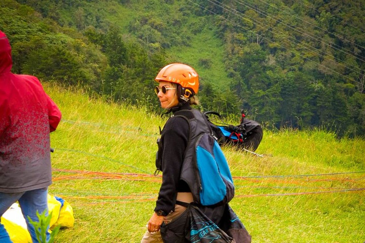 Soar Over Medellín Indimenticabile avventura in parapendio — 4