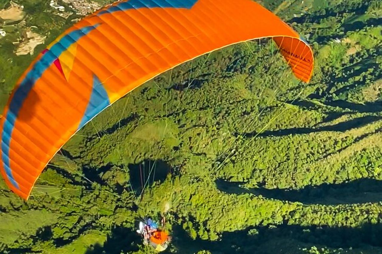 Soar Over Medellín Indimenticabile avventura in parapendio — 5