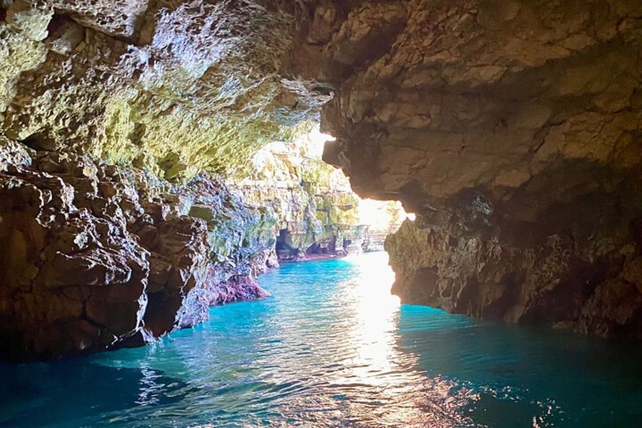 Escursione privata in barca a Polignano tra Grotte e Calette — 7