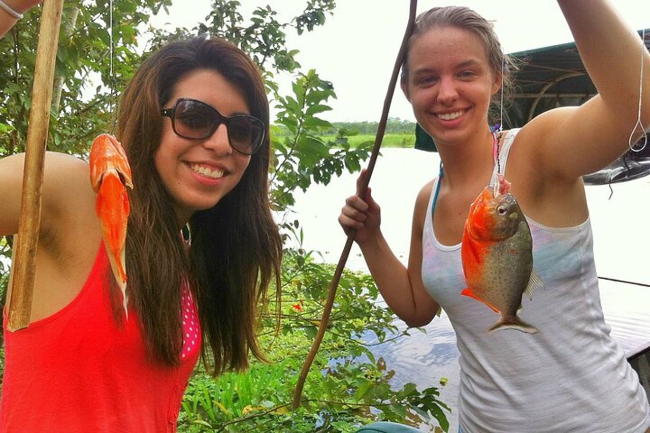Pesca Piranha nella giungla amazzonica — 3