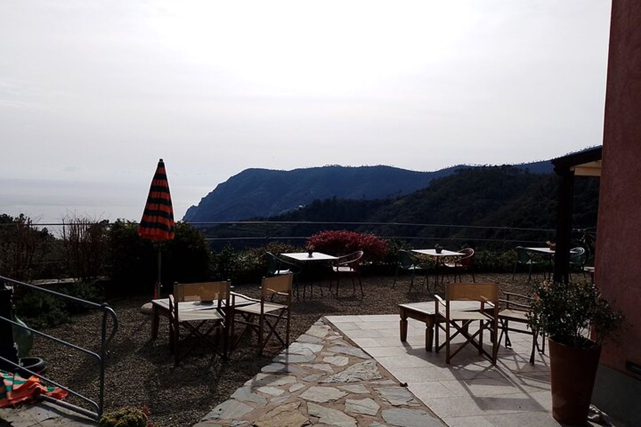 Tour in E-Bike alle Cinque Terre con Aperitivo in Agriturismo — 8