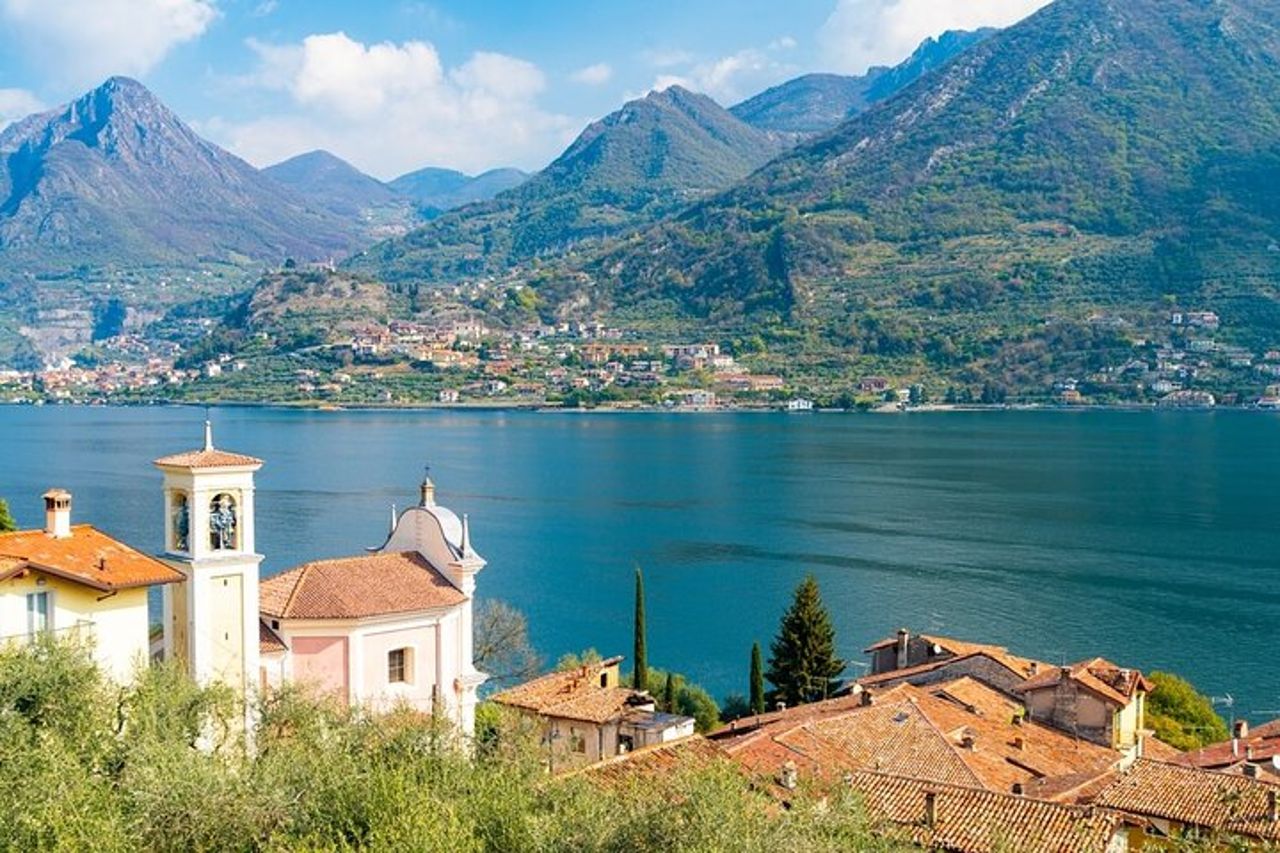 Tour di degustazione di vini Franciacorta da Milano con crociera sul Lago d'Iseo — 3