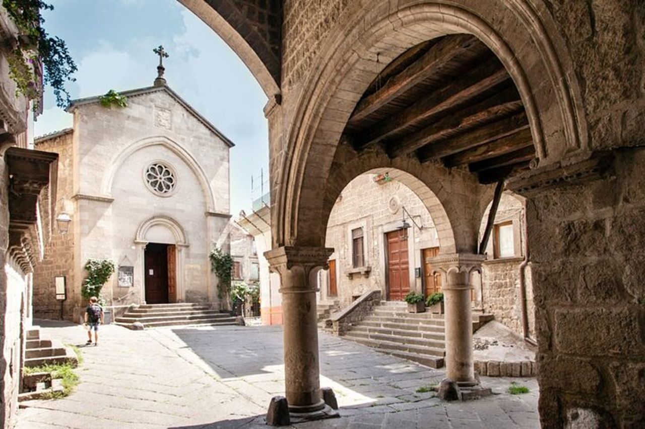 Tour privato del vino della città di Viterbo e dell'agriturismo da Civitavecchia — 7