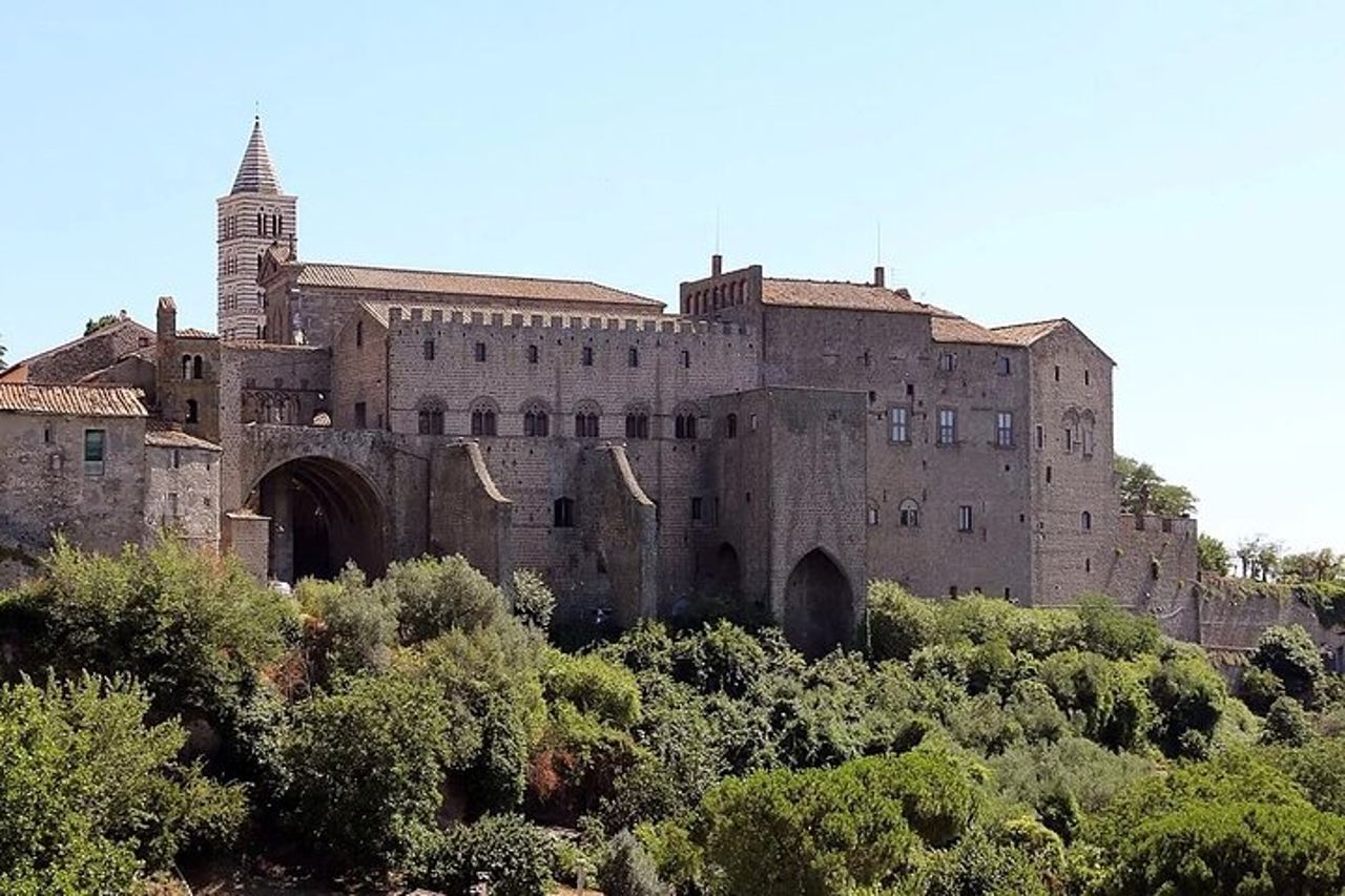 Tour privato del vino della città di Viterbo e dell'agriturismo da Civitavecchia — 6