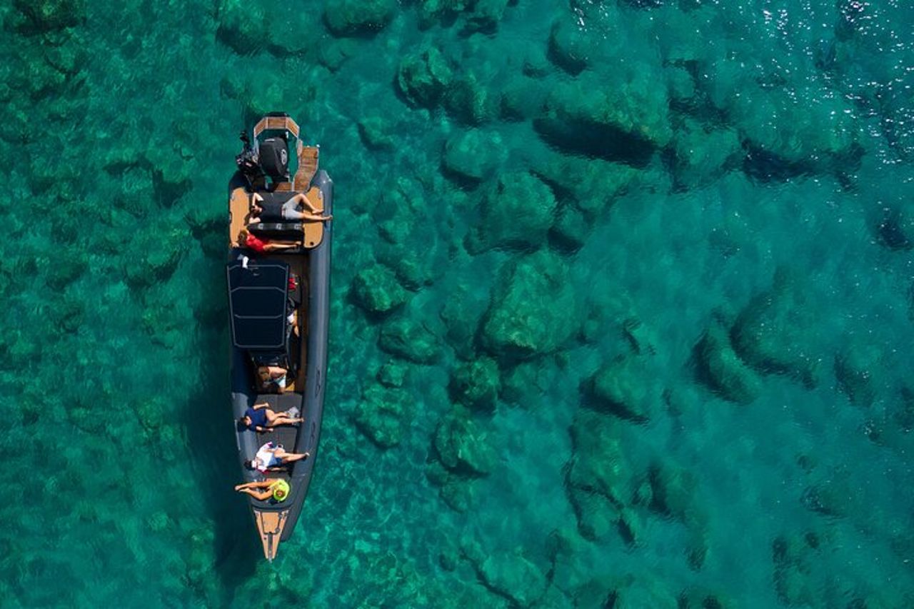 Tour privato di un'intera giornata in barca Sifnos via mare — 4