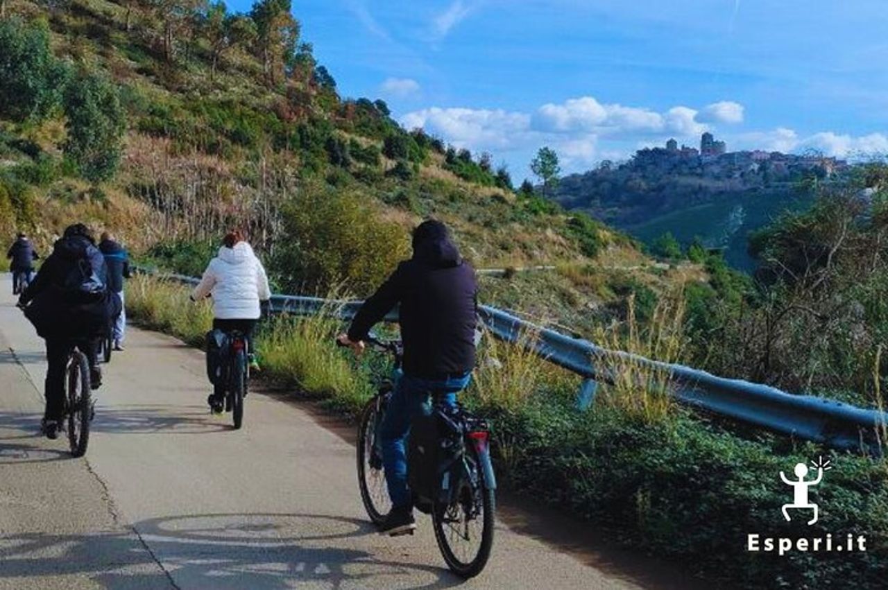 Da Caserta: Tour in E-Bike e Visita a Casertavecchia — 4