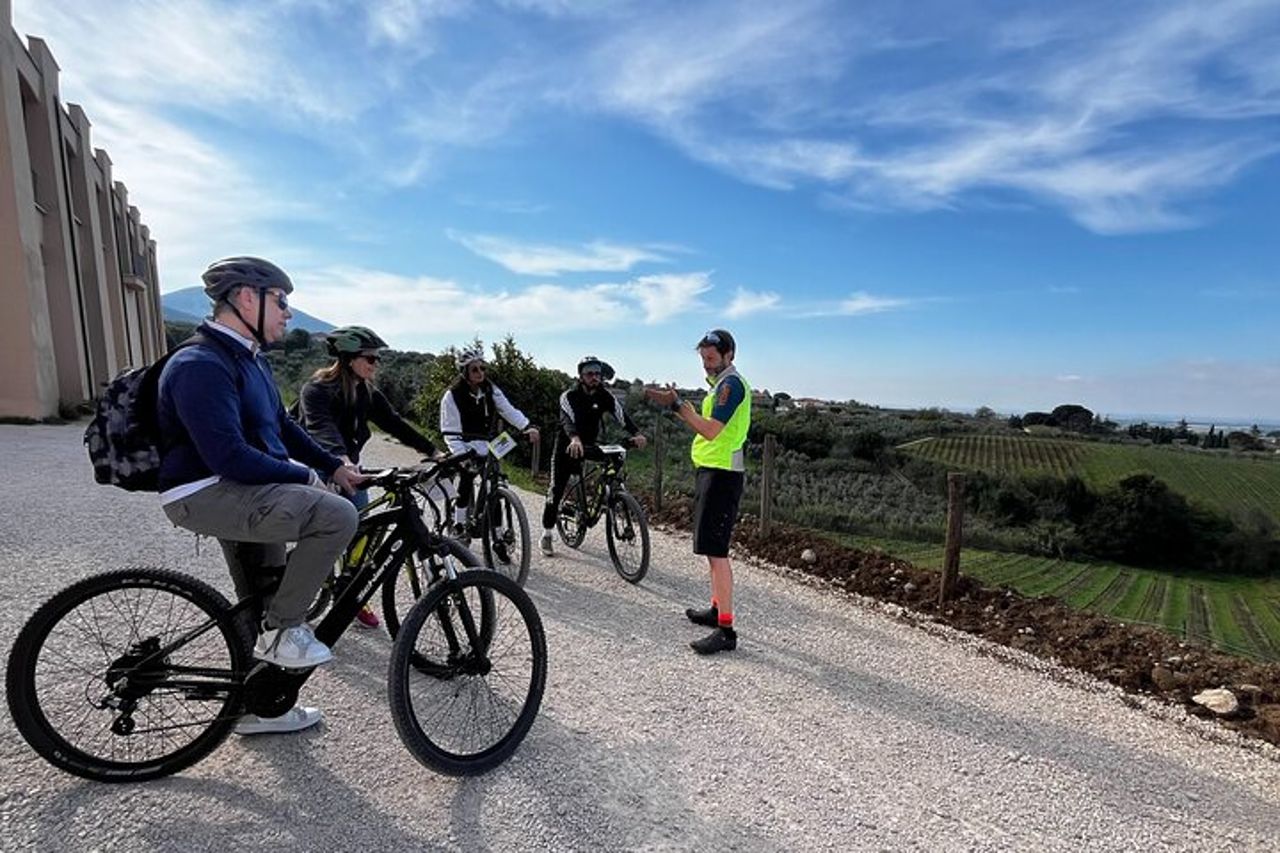 E bike Periferia di Roma: Svelate le tenute di Marco Carpineti — 5
