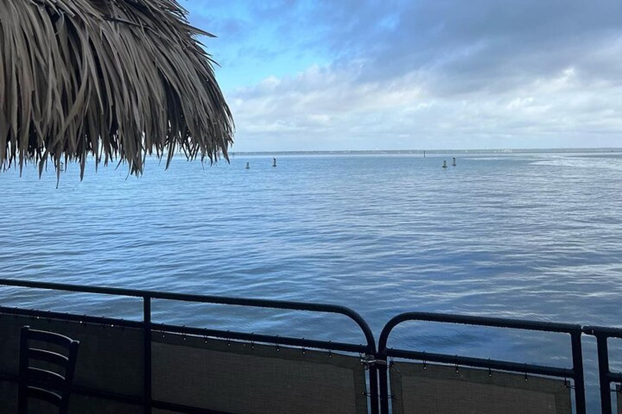 Tiki Party Boat con scivolo da Fort Walton Beach — 3