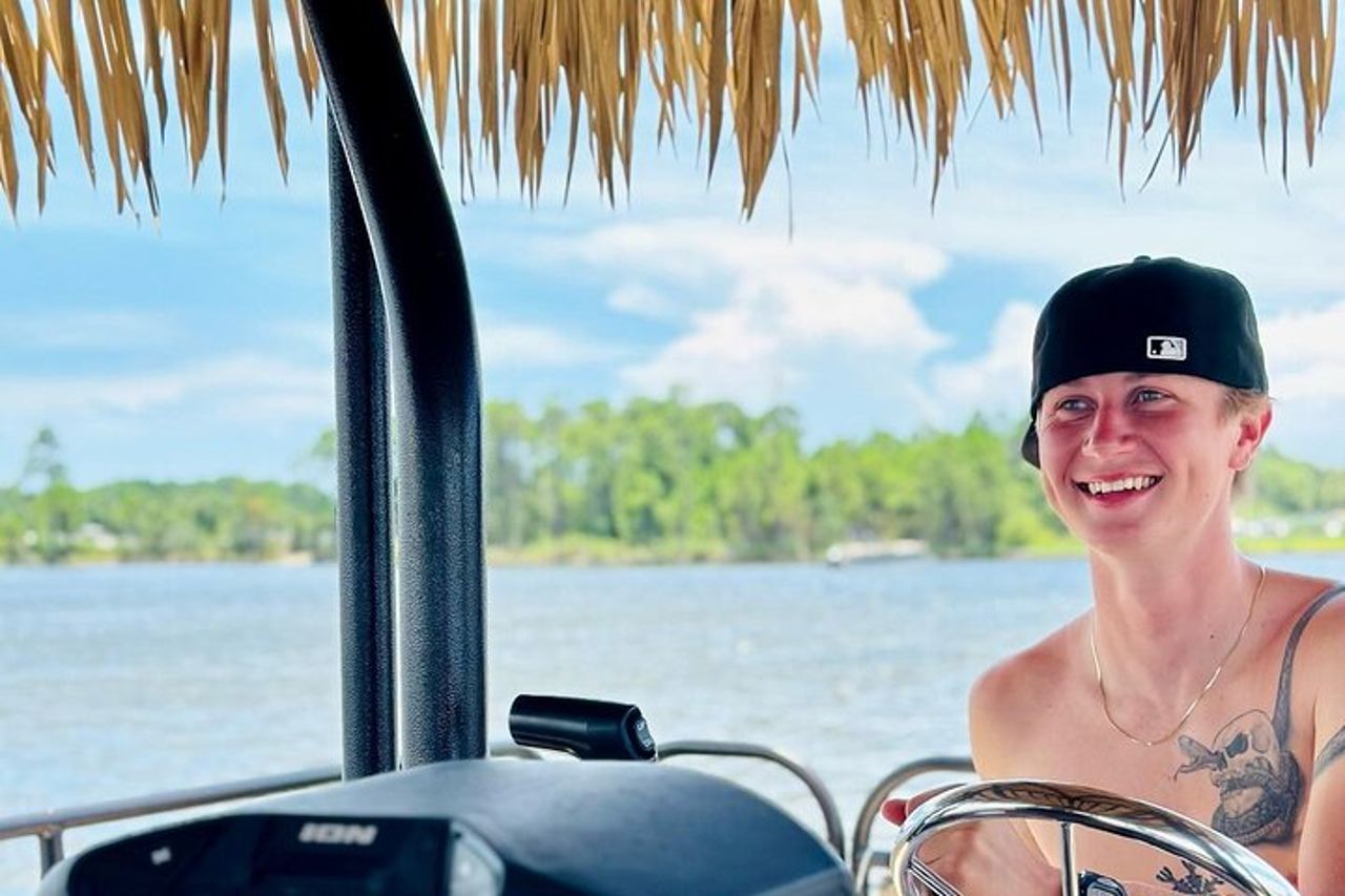 Tiki Party Boat con scivolo da Fort Walton Beach — 5