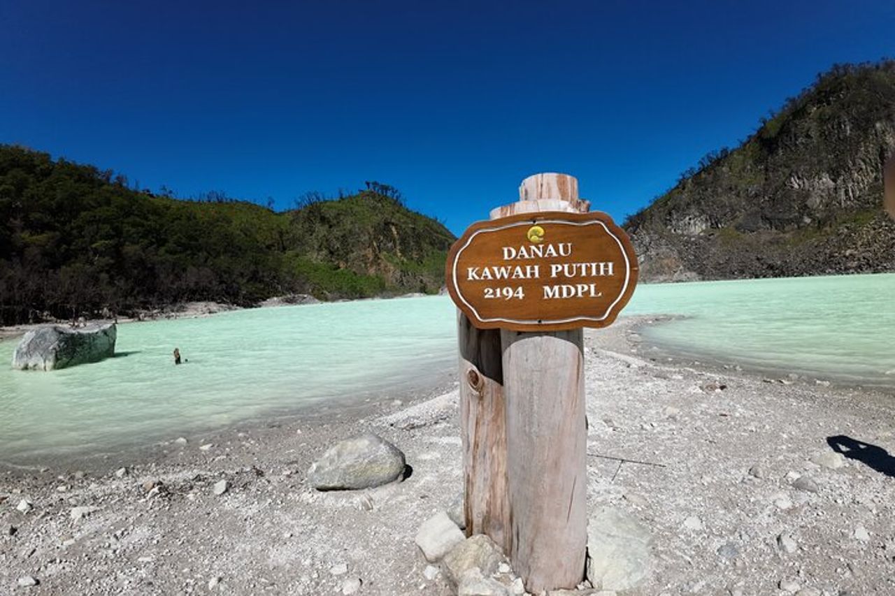 Tour privato del vulcano Bandung e delle sorgenti termali