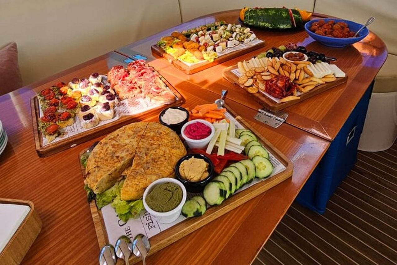 Catamarano di lusso a vela con bevande di benvenuto Tapas Max10 - 12Person — 4