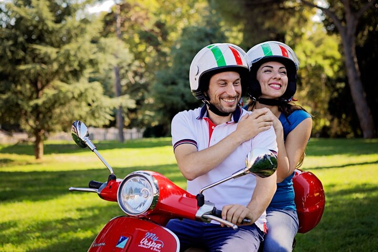Noleggio Vespa Primavera: Zip Through Rome in Style! — 3