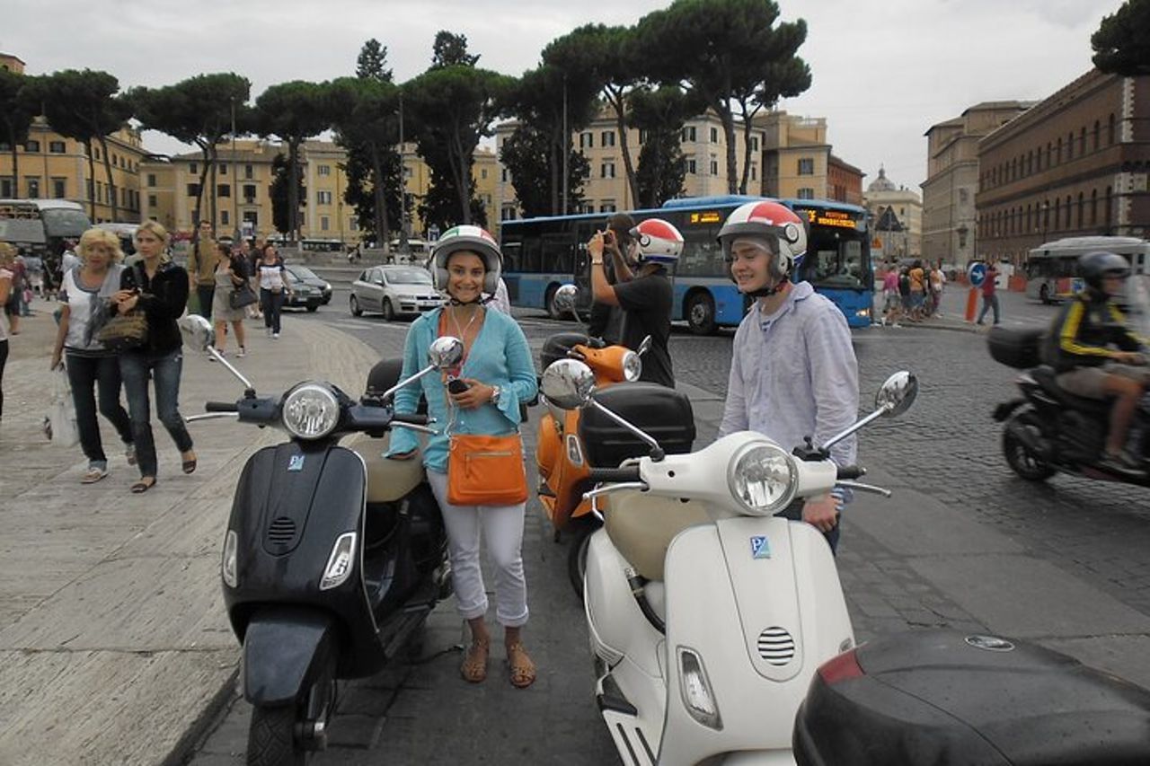 Noleggio Vespa Primavera: Zip Through Rome in Style! — 6