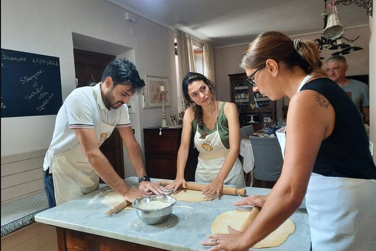 Corso di cucina tradizionale con gnocchi in una casa locale a Spoleto — 7