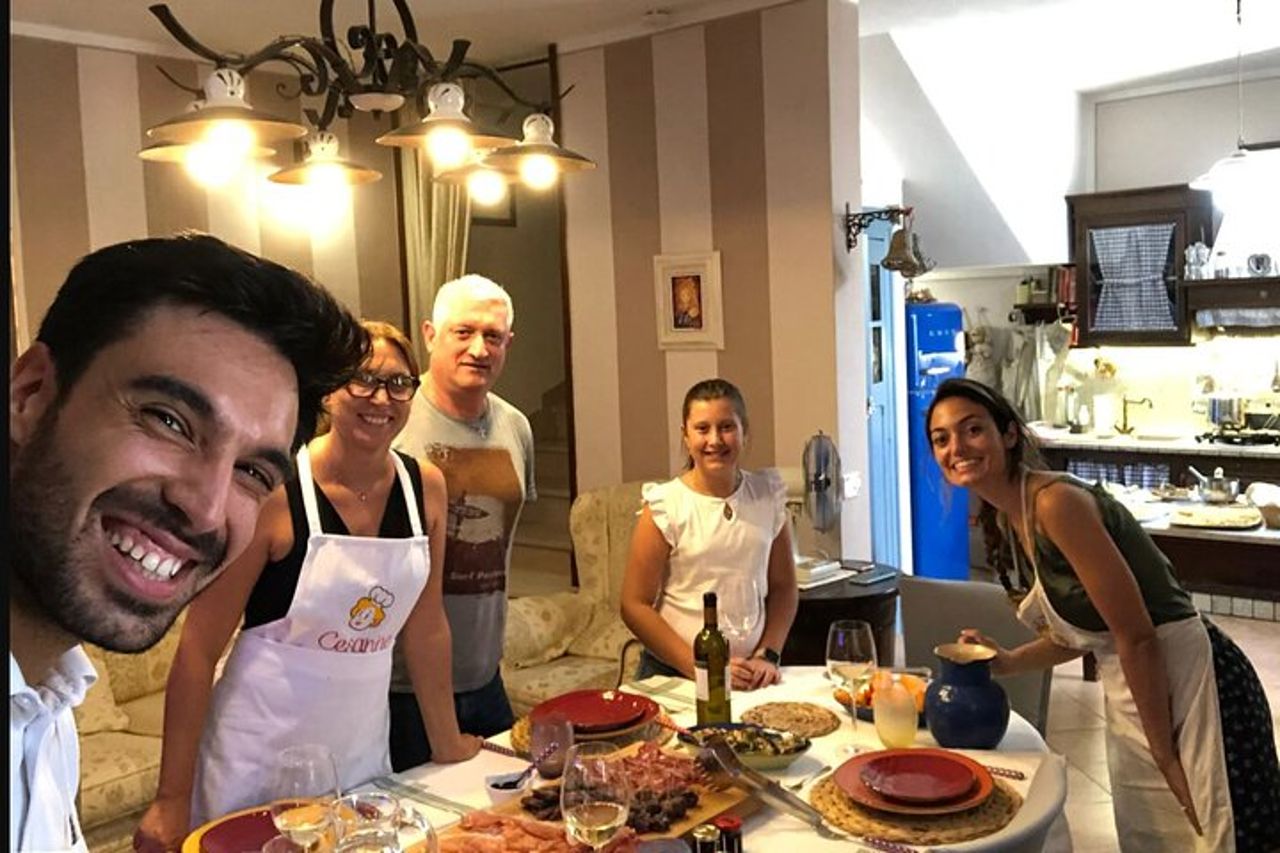 Corso di cucina tradizionale con gnocchi in una casa locale a Spoleto