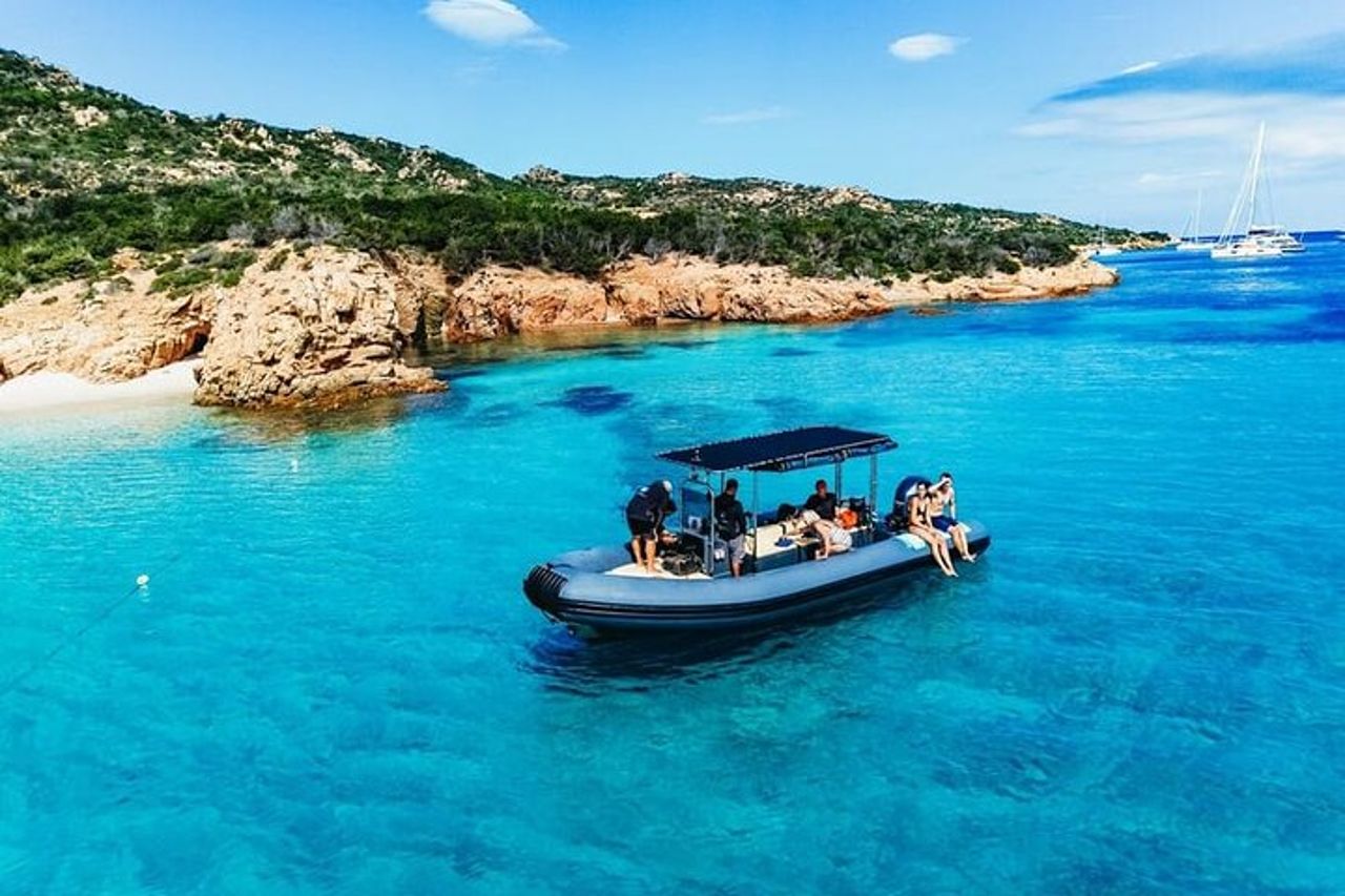 Palau o La Maddalena: Tour in gommone di 4 ore dell'arcipelago — 2