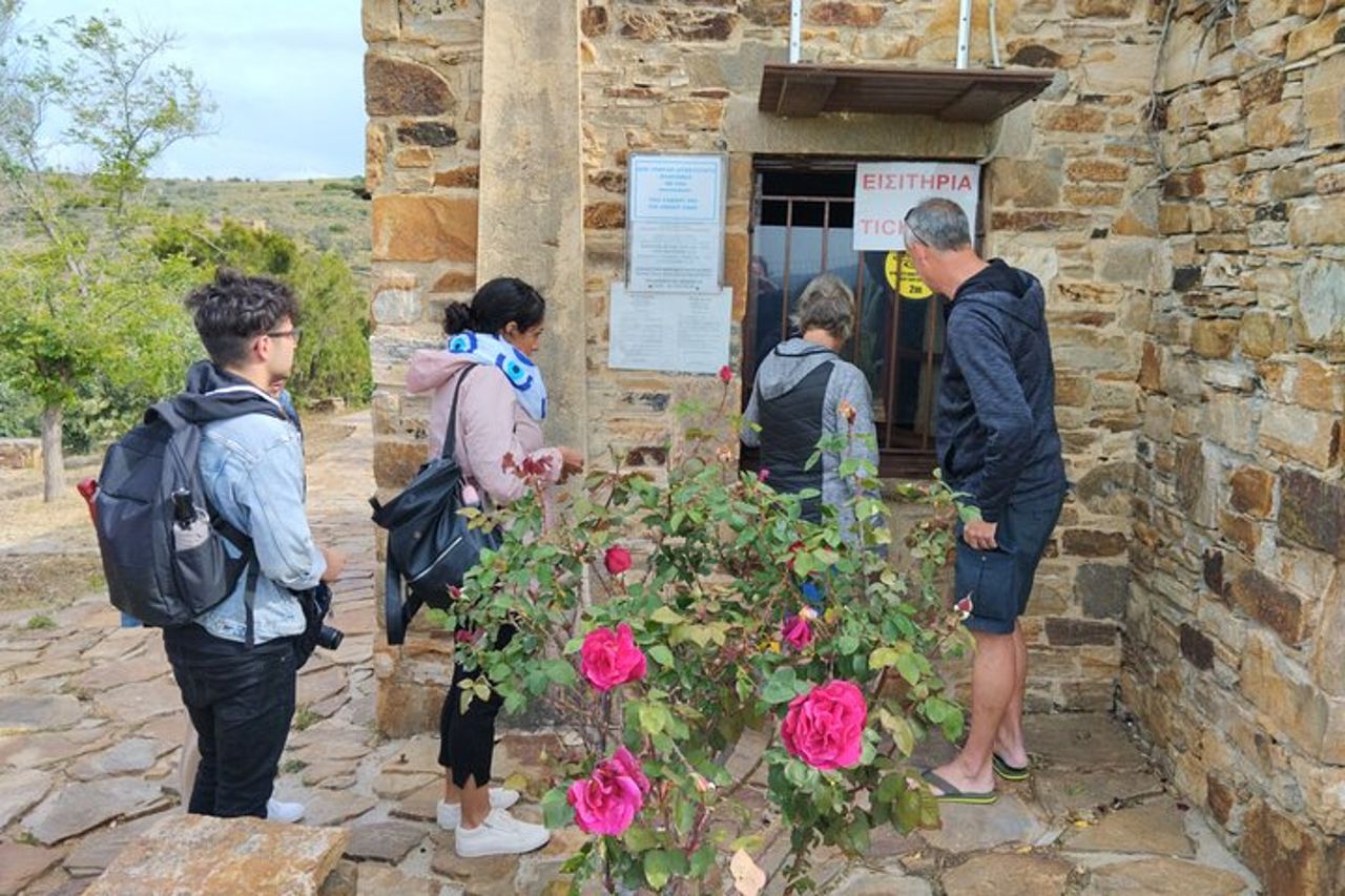 Punti salienti di Naxos Tour in autobus con tempo libero per pranzo ad Apeiranthos — 5