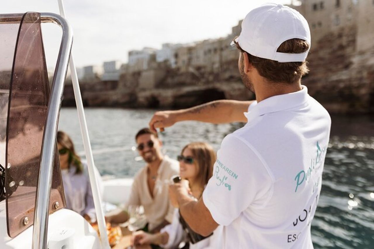 Giro in barca nelle grotte di Polignano a Mare da Polignano, Bari o Brindisi — 4