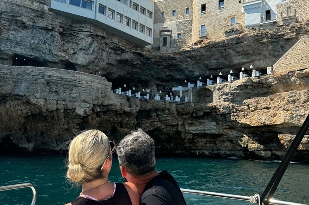 Tour in barca da Monopoli alle grotte di Polignano con aperitivo — 2