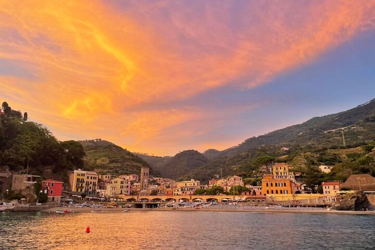 Tour privato in barca al tramonto delle Cinque Terre con tradizionale gozzo ligure — 9