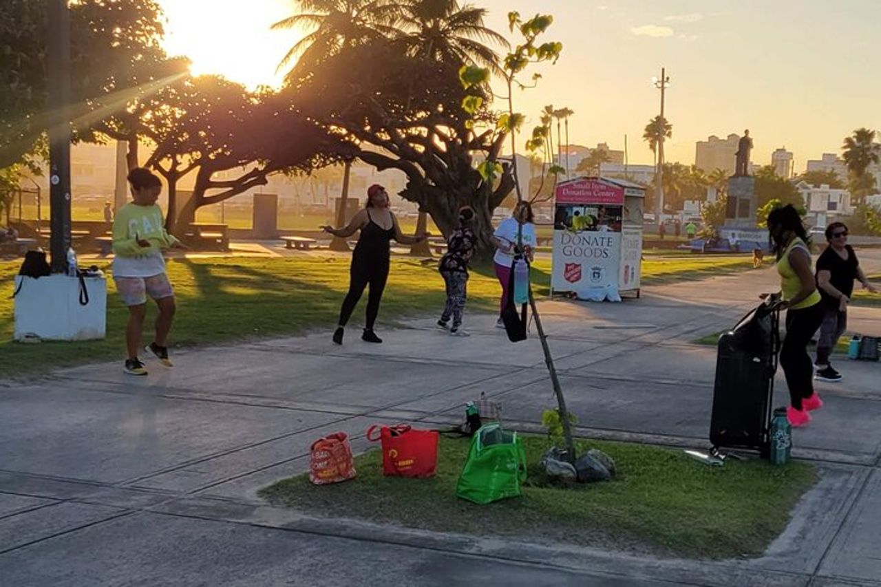 Lezione di spiaggia di zumba latina a San Juan, Porto Rico — 8