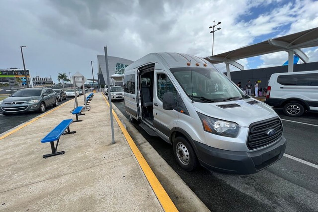 Trasferimento in Porto Rico con Minivan dall'Aeroporto
