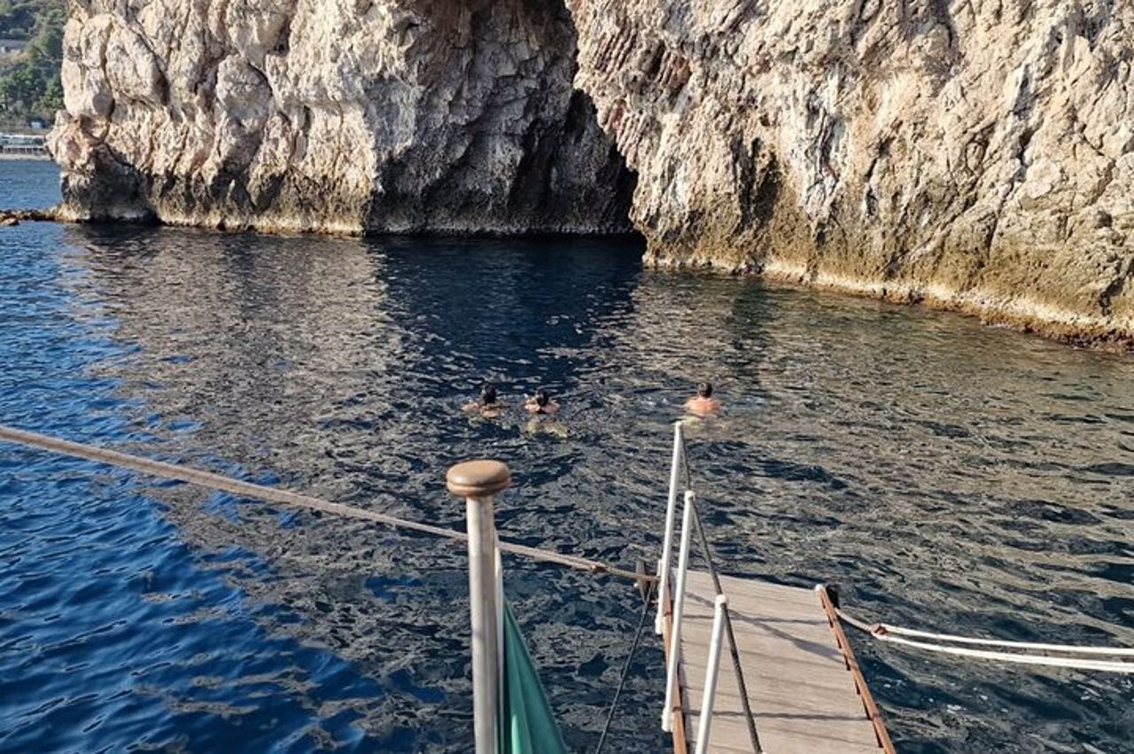 Giardini Naxos, Taormina e Isola Bella Tour in barca — 9