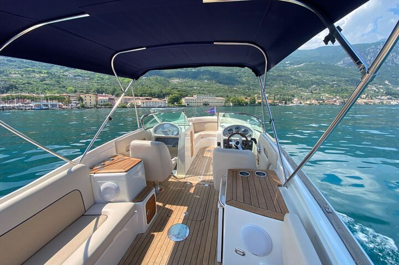 Tour privato in barca sul Lago di Garda con Skipper 4H — 5