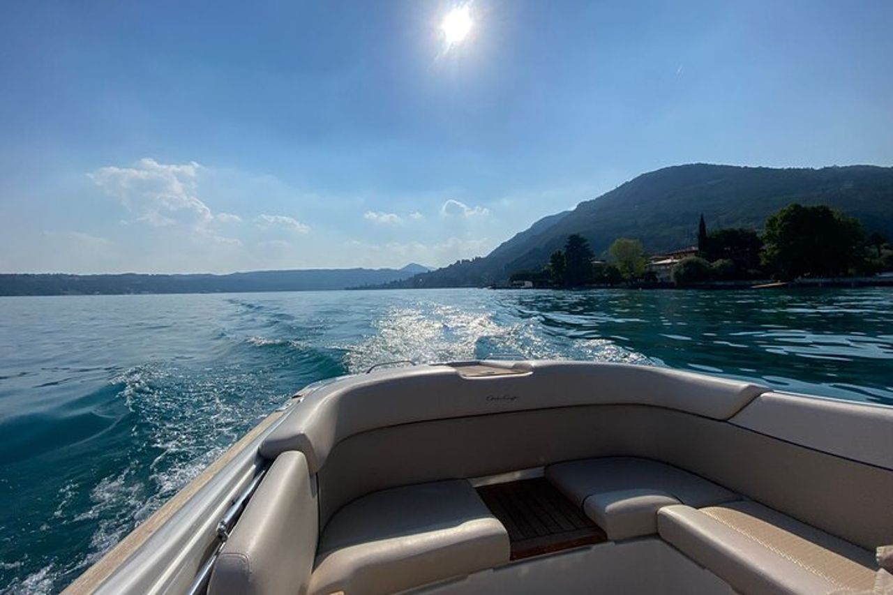Tour privato in barca sul Lago di Garda con Skipper 4H — 7