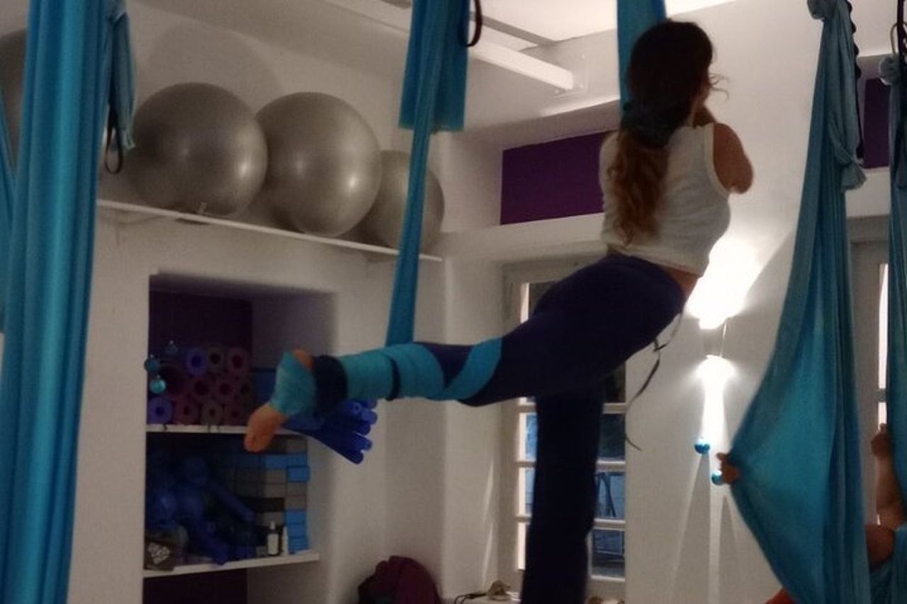 Flusso di yoga aereo — 8
