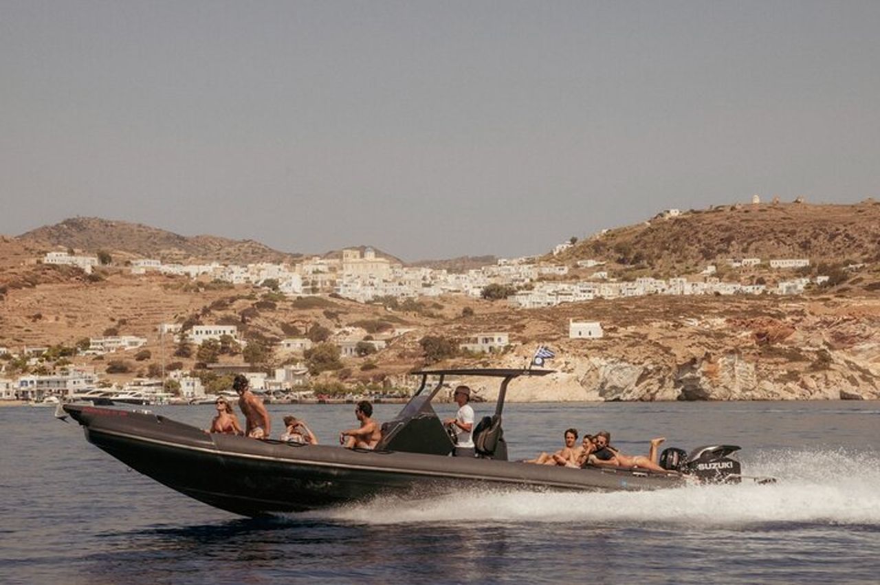 Tour privato di un'intera giornata in barca Sifnos via mare — 2