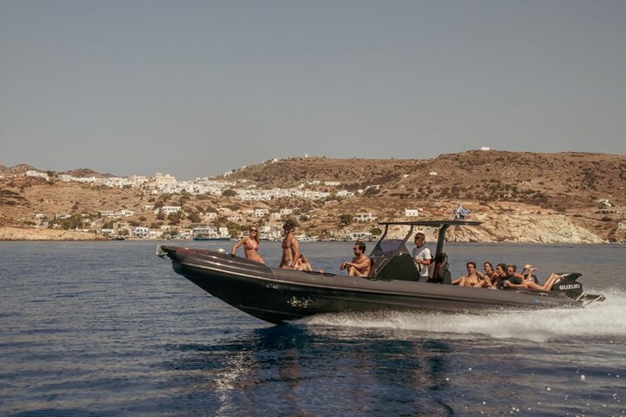 Tour privato di un'intera giornata in barca Sifnos via mare — 3