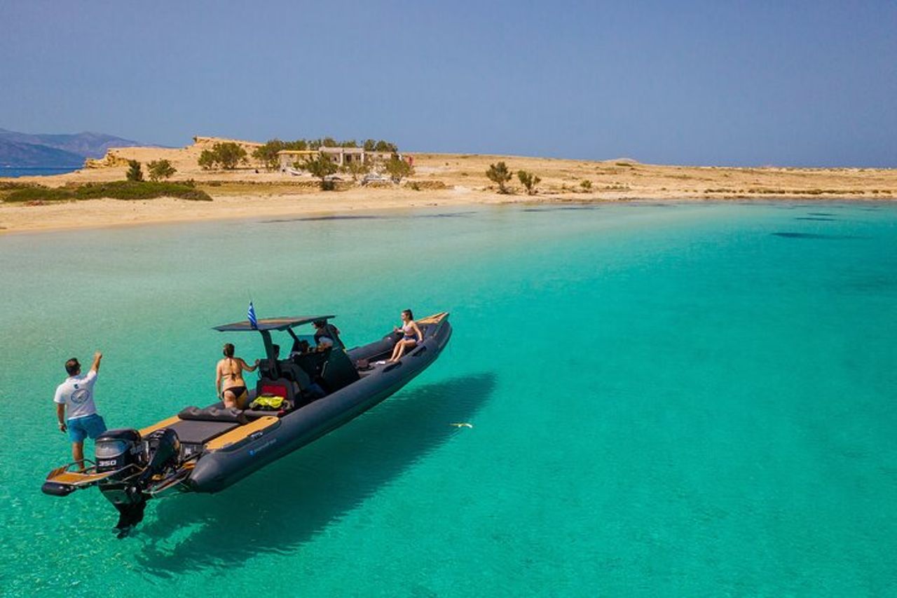Tour privato di un'intera giornata in barca Sifnos via mare — 6