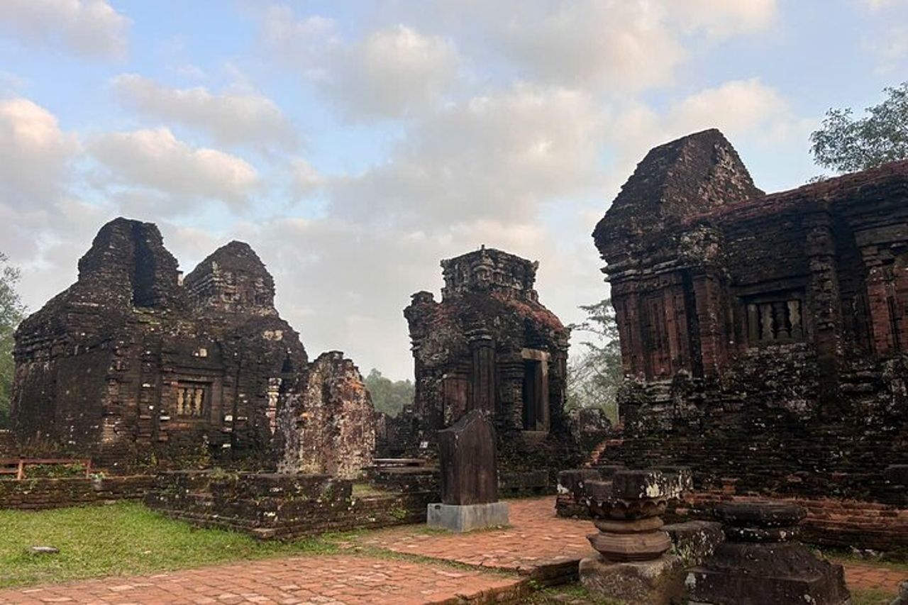 Santuario di mio figlio, cibo tradizionale con gita in barca — 8