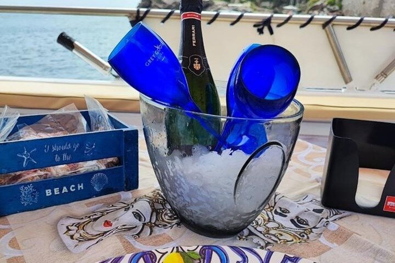 Tour privato in barca Taormina Isola bella, con aperitivo — 5