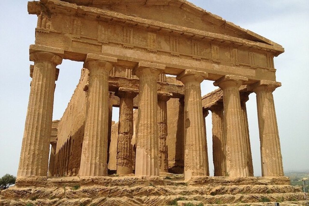 Valle dei Templi e Degustazione di Vini Presso Tenute Camilleri — 3