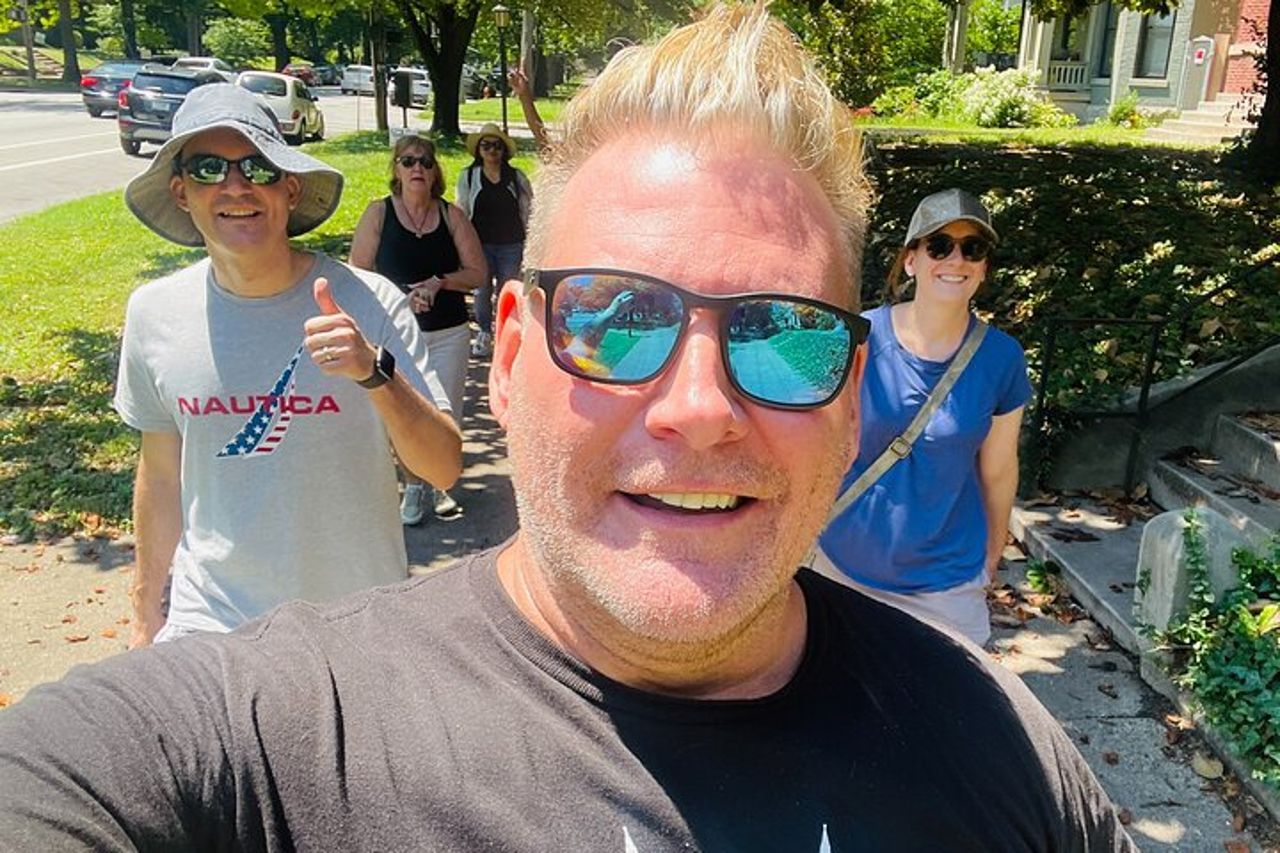 Il tour a piedi della città di Glitter Ball con l'autore stesso — 2