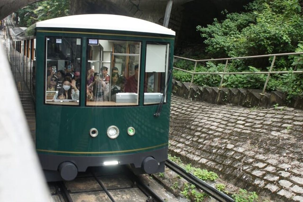 Un tour privato della città di Hong Kong con Mercedes-Benz