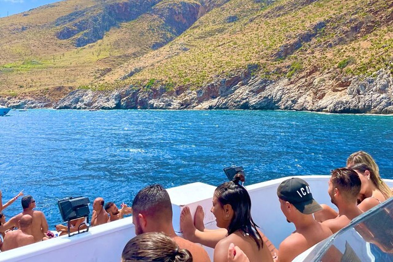 Tour e pranzo in barca della Riserva Naturale di San Vito Lo Capo Zingaro — 3