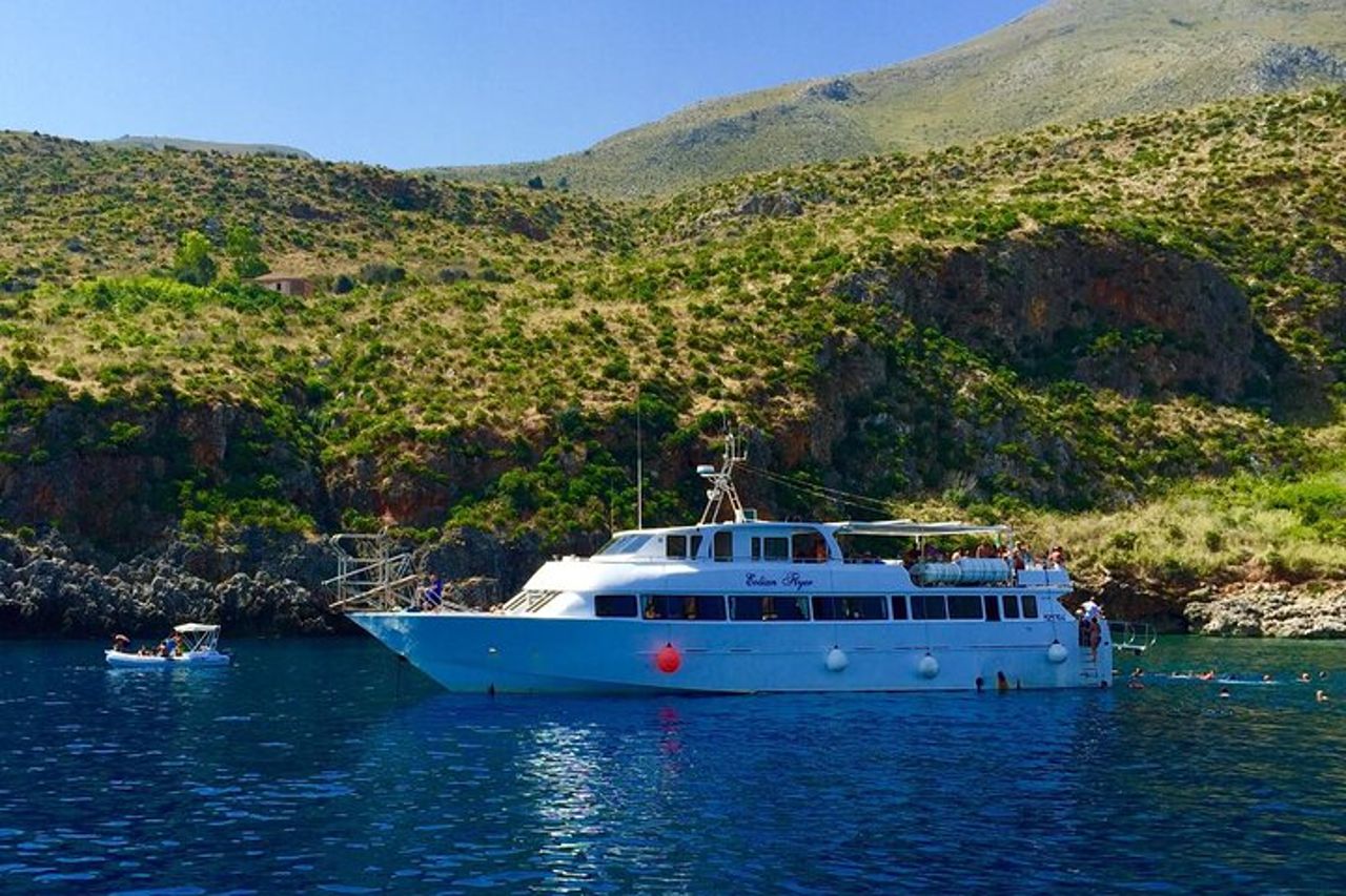 Tour e pranzo in barca della Riserva Naturale di San Vito Lo Capo Zingaro — 4