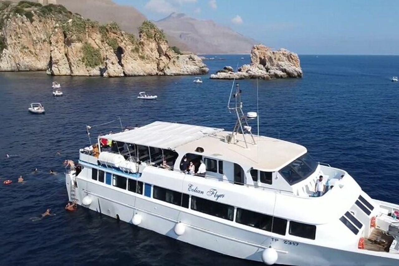 Tour e pranzo in barca della Riserva Naturale di San Vito Lo Capo Zingaro — 7