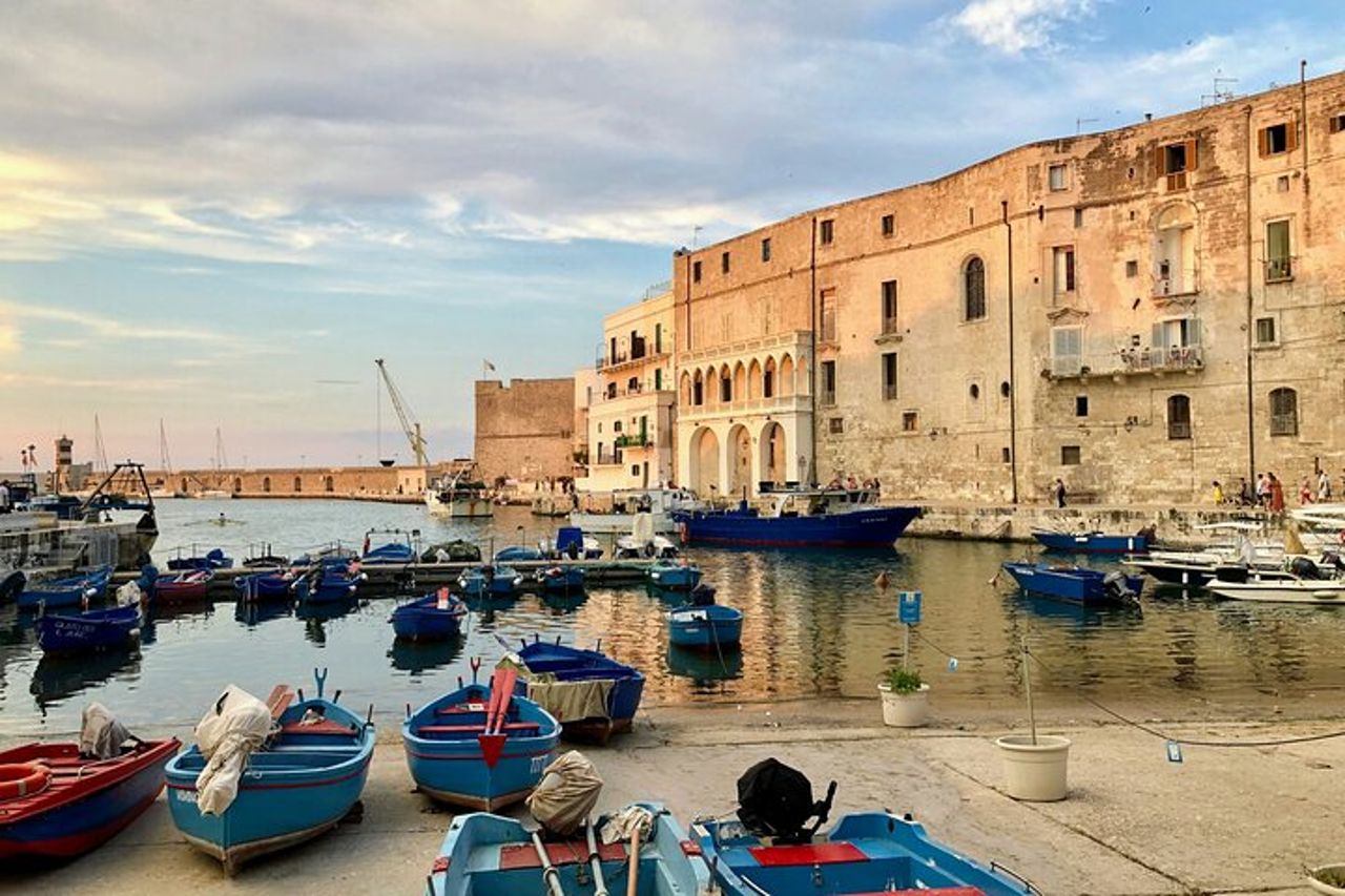 Da Bari: Vespa Tour di 3 ore tra Polignano, Conversano e Monopoli — 3