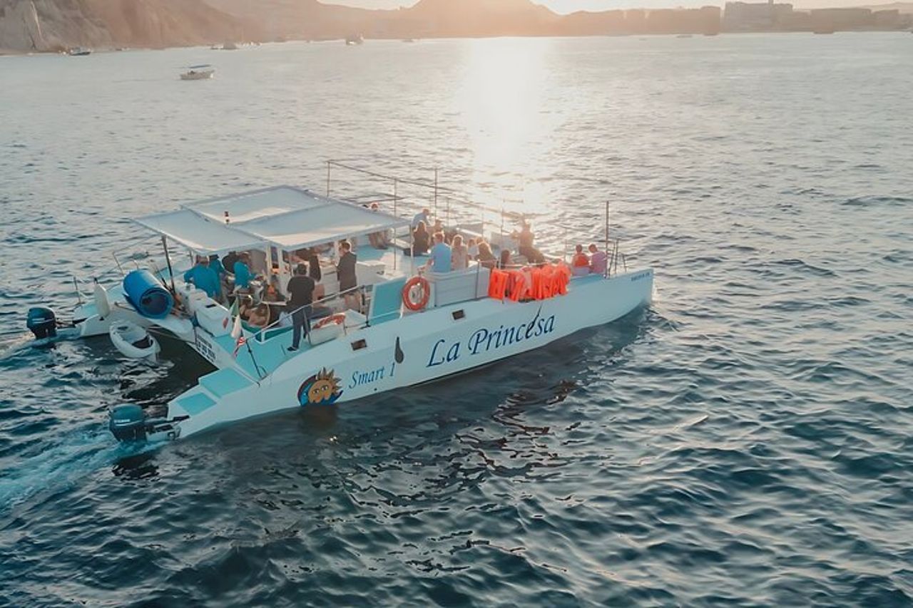 Cabo Catamarano – Tour di snorkeling e viste costiere