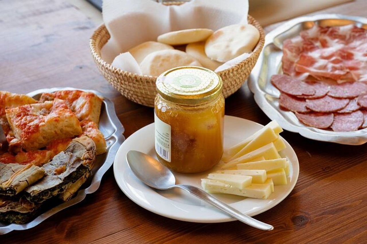 Tour dell'Appennino per piccoli gruppi, fattoria e all'aperto con castello — 9