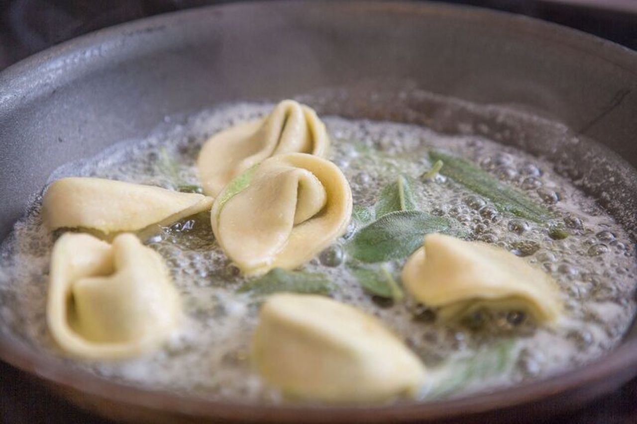 Preparare lasagne e tortellini in una villa storica (3 - pasto di portata) — 9