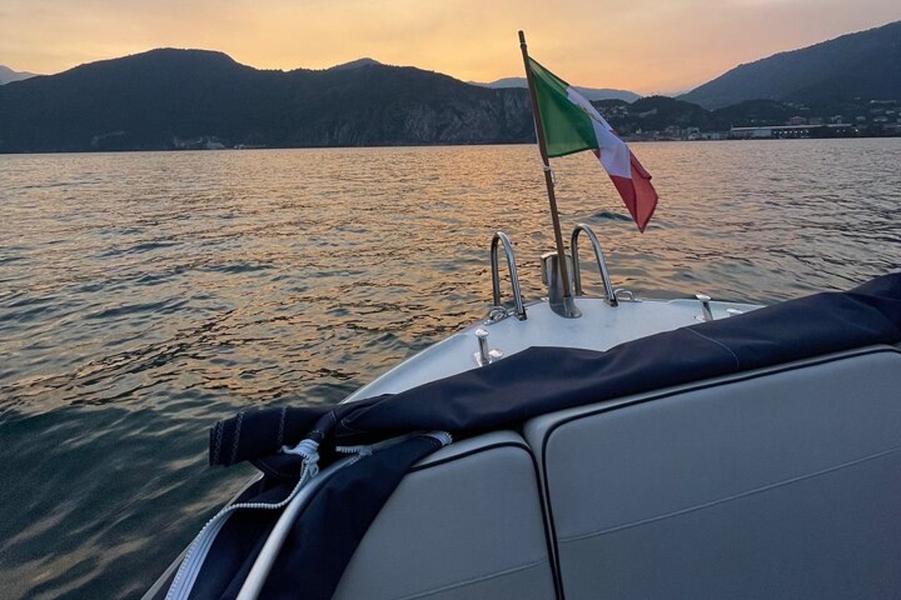 Aperitivo al Tramonto in Barca sul lago d'Iseo — 2