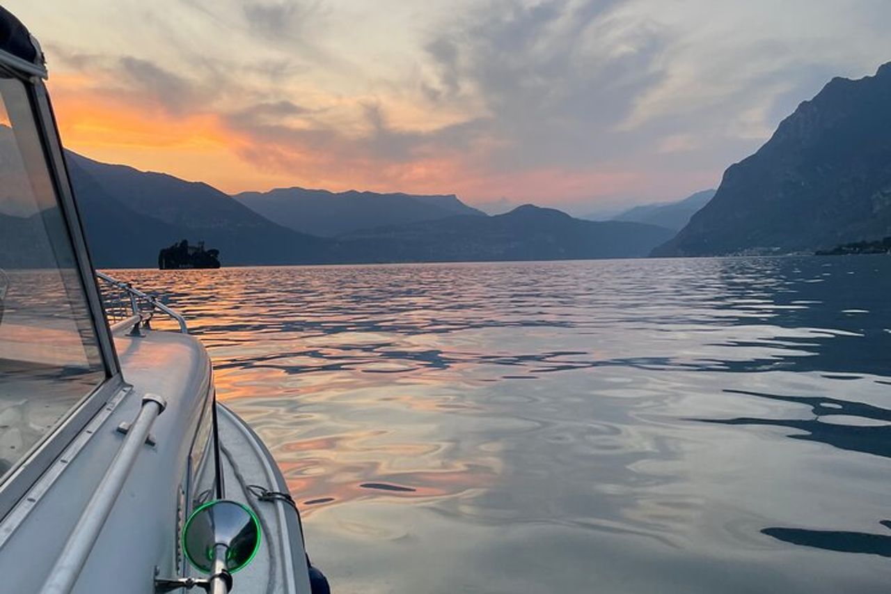 Aperitivo al Tramonto in Barca sul lago d'Iseo — 5
