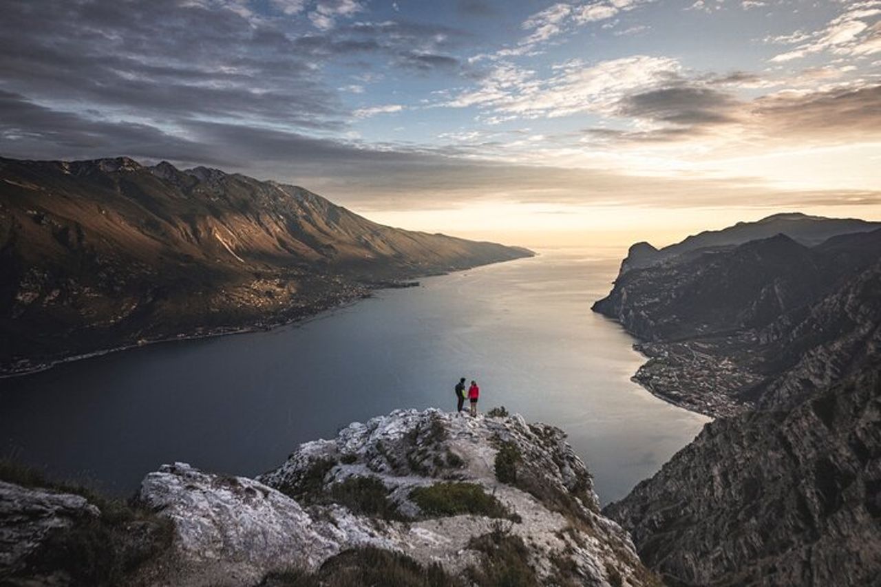 Tour E-bike: Da Riva Del Garda a Punta Larici sotto le stelle
