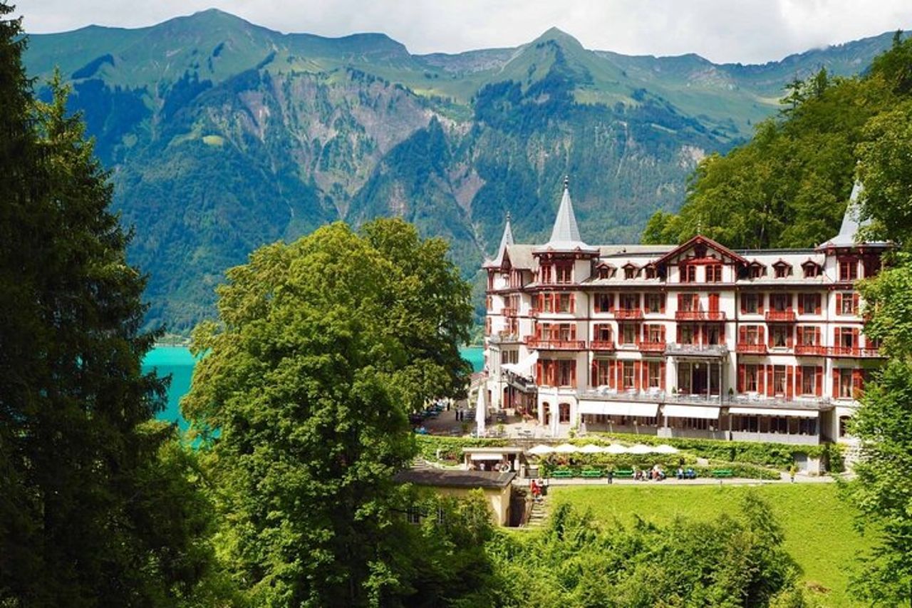 Da Basilea: Tour privato di Interlaken, crociera sul lago, cascate di Giessbach — 3