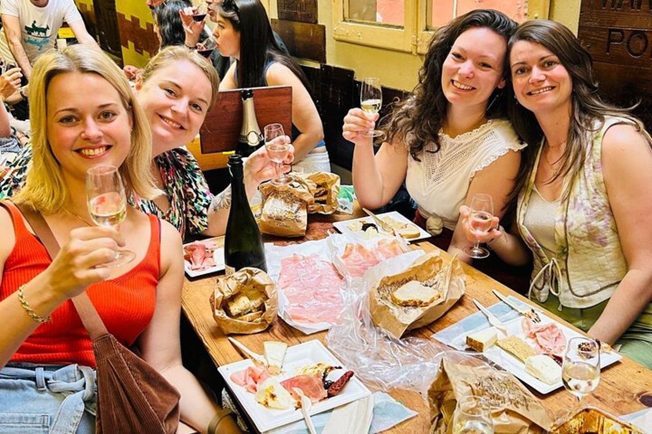 Bologna Food Tour by Taste Bologna : Gruppo intimo (max 10) — 2